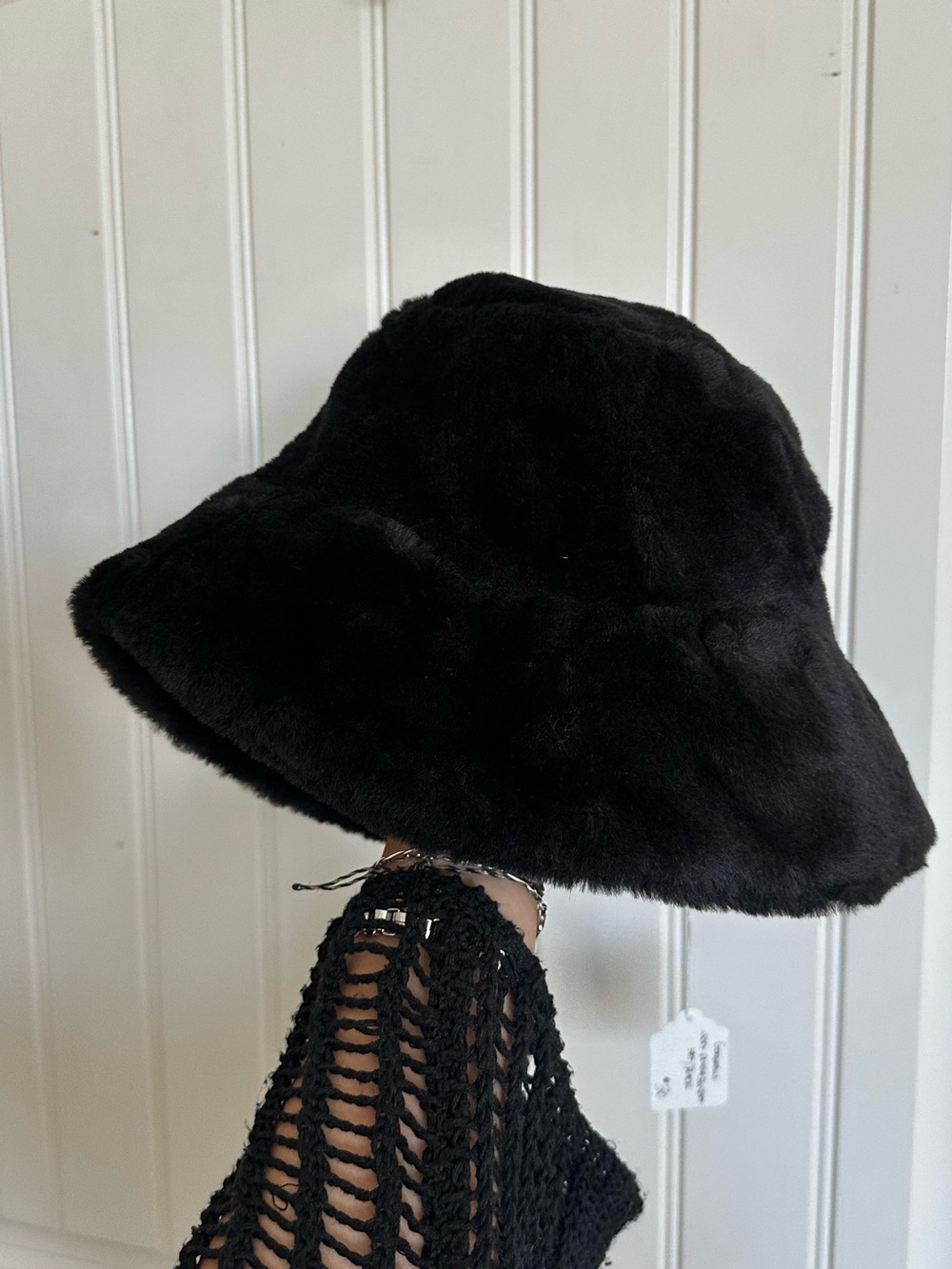 VINTAGE Y2K Soft Plush Faux Fur Bucket Hat - Black
